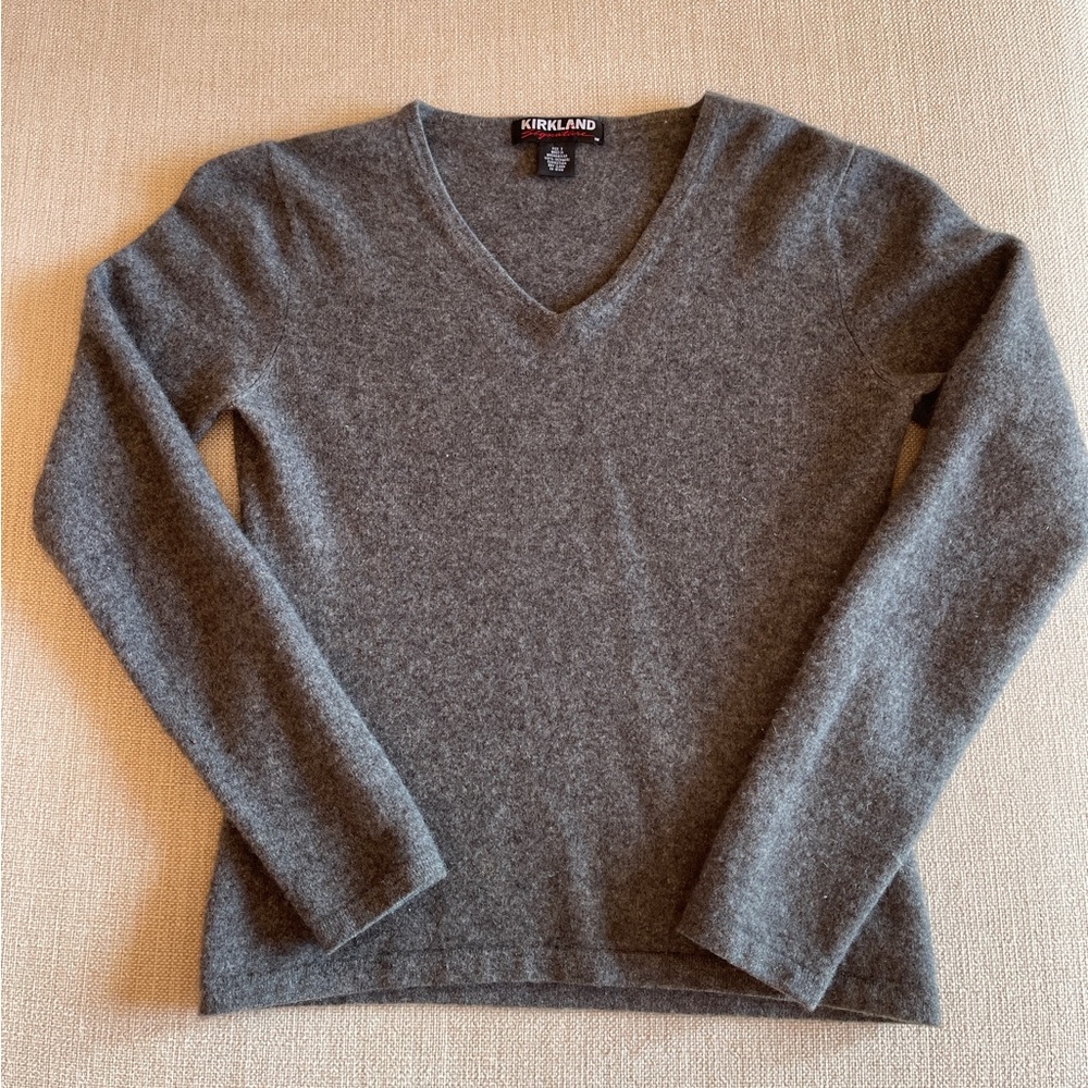 100% Cashmere Charcoal V-Neck Sweater for Women